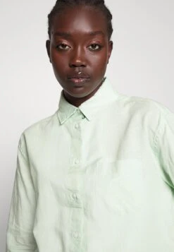 Wrangler Blouse - Green -Wrangler Promos Boutique 003b71f4589b4418a3d4209db7f31953