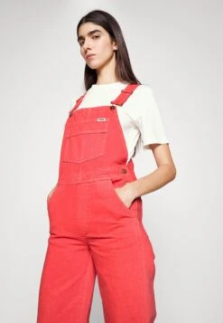 Wrangler Casey Jones Flare Overall - Salopette - Poppy Red -Wrangler Promos Boutique 00b389310f86485993c88b870dfb3a24