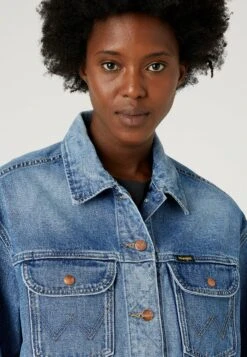 Wrangler Jumbo Trucker - Veste En Jean - Sukie -Wrangler Promos Boutique 023066577dab473aa867db843d120f39