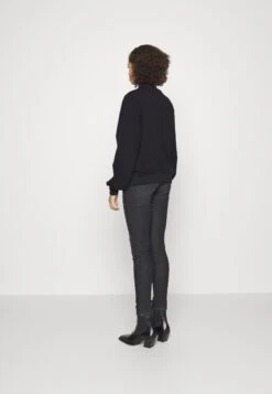 Wrangler Sweatshirt - Real Black 9 Wrangler Sweatshirt - Real Black -Wrangler Promos Boutique 0add880c32794717a7b2ba08e89236fc