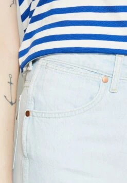 Wrangler Mom - Jean Boyfriend - Sun Drenched -Wrangler Promos Boutique 0b36c0516fbc457ca835285e9df85819