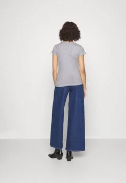 Wrangler Shrunken Band Tee - T-Shirt Imprimé - Light Grey -Wrangler Promos Boutique 0b94bf890a1c45f882e2503fd0efab74