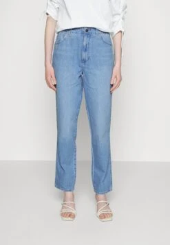 Wrangler Comfy Mom - Jean Droit - Ice Ice Baby