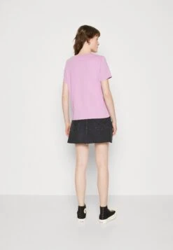 Wrangler Regular Tee - T-Shirt Imprimé - Smokey Grape -Wrangler Promos Boutique 12e68852ea5c4fc498a6f4d676b2c0d2