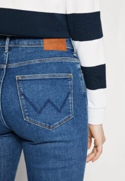 Wrangler Jean Slim - Juniper -Wrangler Promos Boutique 152a48125fae4d308f9dea488b91d16c