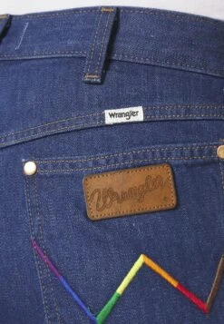 Unisex - Jean Droit - Wrangler Blue -Wrangler Promos Boutique 1dc658a5df3e47369cb4d03625aa68c8