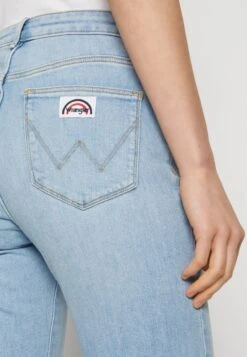 Wrangler Flare - Jean Flare - Roadie -Wrangler Promos Boutique 1f6404adc06a4316bddcfe845ce1fe84