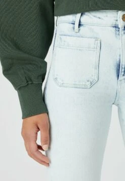 Wrangler Jean Flare - Be The Storm -Wrangler Promos Boutique 234bf6715e944e85af7a03dd457b98e7