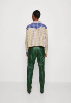 Wrangler Patch Boxy Work Shirt - Chemisier - Fuchsia Rose -Wrangler Promos Boutique 2438fae393ef4ec9b2cc8d3864756380