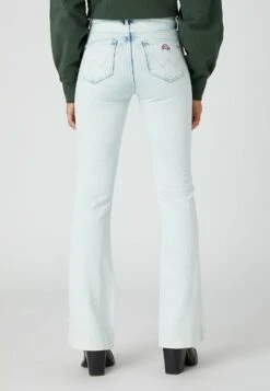 Wrangler Jean Flare - Be The Storm -Wrangler Promos Boutique 2e9fc428329e4fbd80ad920f49020d8f