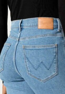 Wrangler Jean Slim - Cali Blue -Wrangler Promos Boutique 32973561209043c8b974630f319cd8b5