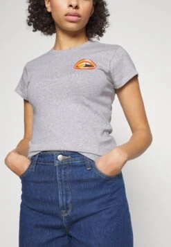Wrangler Shrunken Band Tee - T-Shirt Imprimé - Light Grey -Wrangler Promos Boutique 33768996e1b647c597eab22287abfdfe