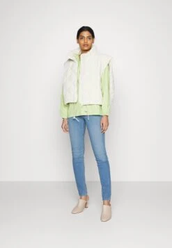 Wrangler High - Jeans Skinny - River -Wrangler Promos Boutique 5bd0b66e681e41ad8c31aa65e77aff21