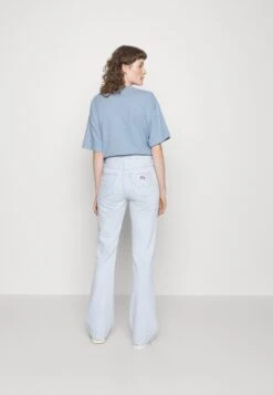 Wrangler Boxy Tee - T-Shirt Imprimé - Stone Wash Blue -Wrangler Promos Boutique 6d744dd18f3047dbaf58a2ff57e9c944