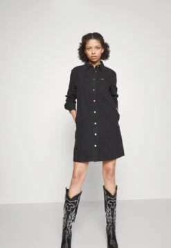 Wrangler Western Dress - Robe De Jour - Blackopedia -Wrangler Promos Boutique 6d8f637e5215489fa96cd74de7c53834