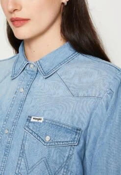 Wrangler Balloon Sleeve Shirt - Chemisier - Scare Crow​ -Wrangler Promos Boutique 75df4cf8acfc4294a7e0bd5203052547