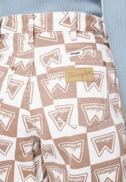 Wrangler Mom - Jean Boyfriend - Frapuccino -Wrangler Promos Boutique 8b8cc1a07478435db794c6940b170720