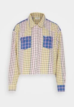 Wrangler Patch Boxy Work Shirt - Chemisier - Fuchsia Rose -Wrangler Promos Boutique 927824bcb5af4088a2aaa841f9e6ae18