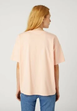 Wrangler Girlfriend - T-Shirt Imprimé - Peach Melba -Wrangler Promos Boutique 9fa2a19d831546a28f607f0ab166096c