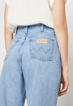 Wrangler Mom - Jean Boyfriend - Blue Denim -Wrangler Promos Boutique a52c3b8041744b95b2e34fac04be6412