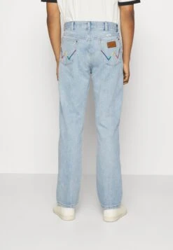 Wrangler Unisex - Jean Droit - Light Blue -Wrangler Promos Boutique a768577a6a52476286aa9e52ced7910e