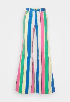 Wrangler Wanderer - Jean Boyfriend - Rainbow Pop -Wrangler Promos Boutique ae34d92c028e411b878e606ed33d7137