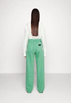 Wrangler Mom Carpenter - Jean Droit - Bright Green -Wrangler Promos Boutique b152eb4f7d244a53b0764200b2d13843