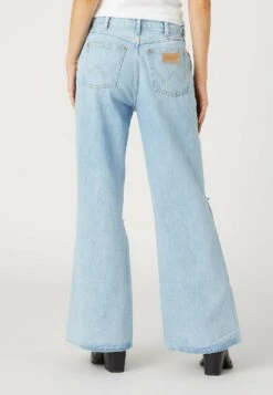 Wrangler Bonnie - Jean Flare - Bad Intentions -Wrangler Promos Boutique b83e51dcc9434b83b149bc50e192d58b