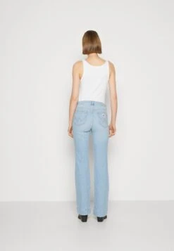 Wrangler Flare - Jean Flare - Roadie -Wrangler Promos Boutique b95afbb9ee3d479386c76402b8a90458