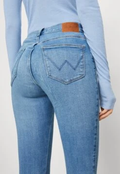 Wrangler High Skinny - Jeans Skinny - Dorothy -Wrangler Promos Boutique bc2bf359468f4390a41269f3ae62d1eb
