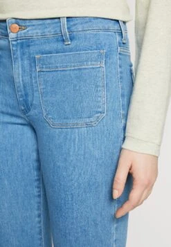 Wrangler Flare - Pantalon Classique - Eye Candy -Wrangler Promos Boutique bdd1c73fdb5a4239ac40f6d40eee560c