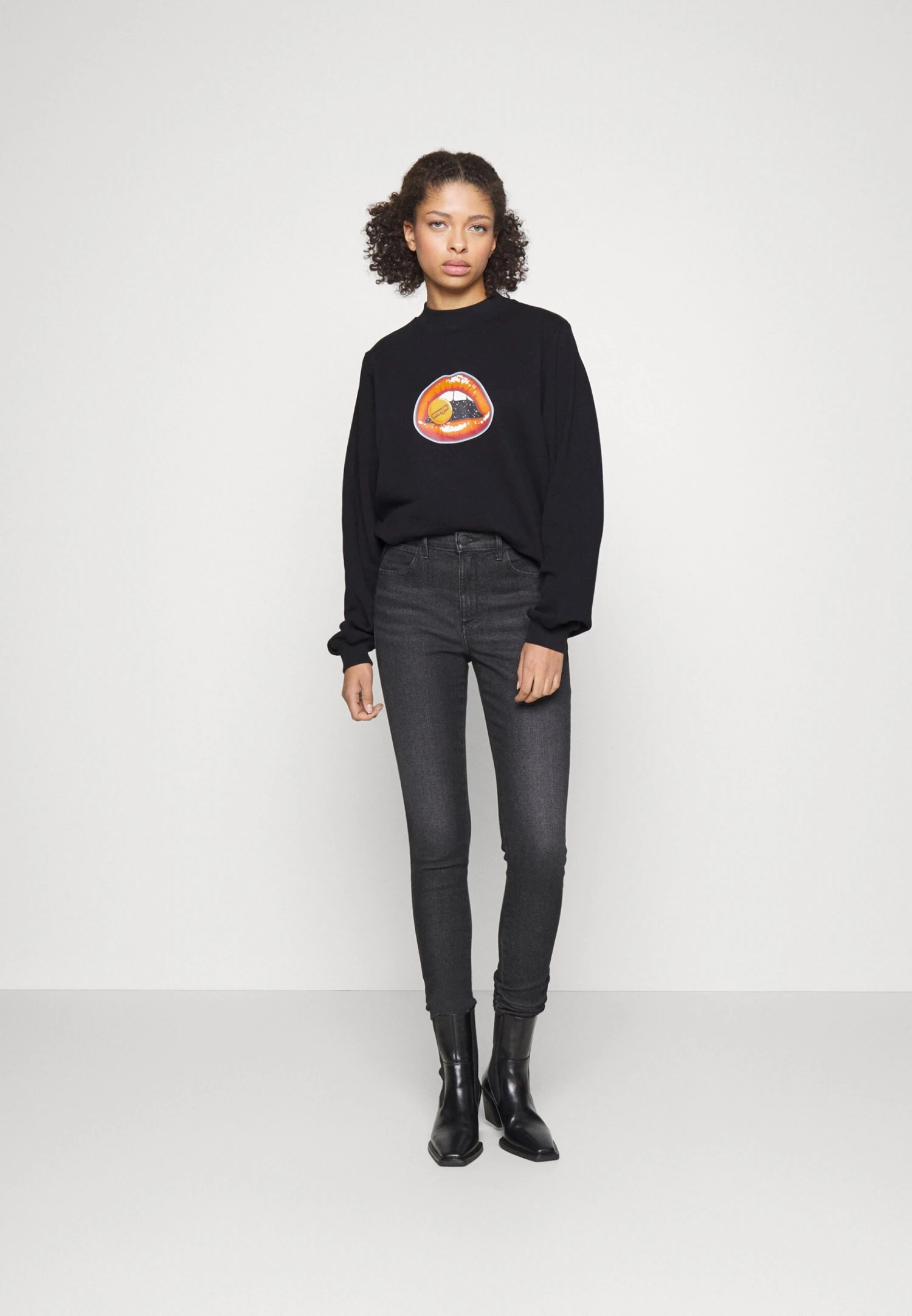 Wrangler Sweatshirt - Real Black 2 Wrangler Sweatshirt - Real Black – Image 2