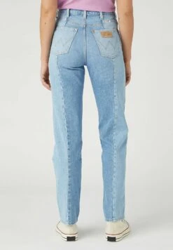 Wrangler Mom - Jean Droit - Coolio 7 Wrangler Mom - Jean Droit - Coolio -Wrangler Promos Boutique cd26461cae934c14aa9fc0a2ce6dc585