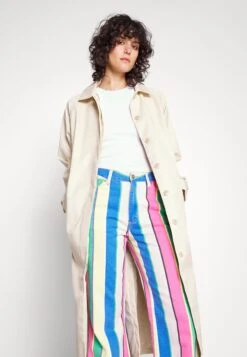 Wrangler Wanderer - Jean Boyfriend - Rainbow Pop -Wrangler Promos Boutique cd30c7d952e04203aceb0e79860a9740