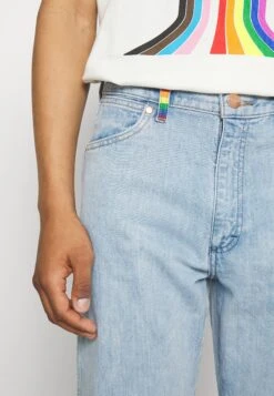 Wrangler Unisex - Jean Droit - Light Blue -Wrangler Promos Boutique d24839a7a76d4a409b920ab82051390a