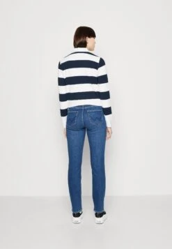 Wrangler Jean Slim - Juniper -Wrangler Promos Boutique da59d5ffbf814769a2a3aaced60c05fd