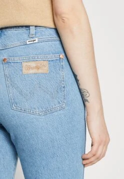 Wrangler Walker - Jean Droit - Supertubes 11 Wrangler Walker - Jean Droit - Supertubes -Wrangler Promos Boutique e129b2c85484403f9fd919094ed6139c