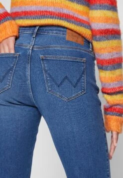 Wrangler Jean Bootcut - Blau 11 Wrangler Jean Bootcut - Blau -Wrangler Promos Boutique e3df45cea41b46ddbe545a6dbfbe160f