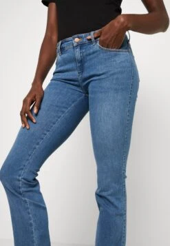 Wrangler Jean Bootcut - Voyage 9 Wrangler Jean Bootcut - Voyage -Wrangler Promos Boutique e7ee93f0e5084cf78f1133b060d50292