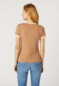 Wrangler Ringer Tee - T-Shirt Imprimé - Burro Brown -Wrangler Promos Boutique e9c7c18a01284d81b8d5ff4c44839826